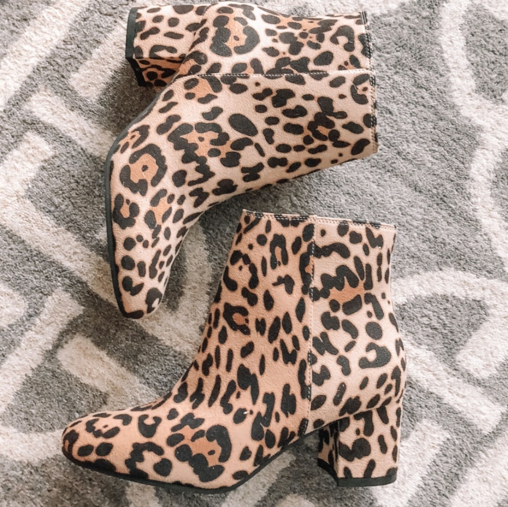 *LAST PAIR!" Leopard Booties - Picture 3 of 7